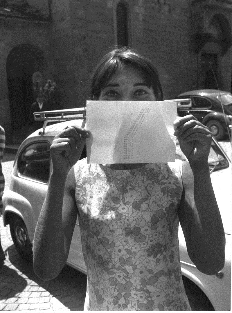 Io sono una poesia. Franco Vaccari, Biljana Tomić poesia concreta a Parole sui muri, 1968.jpg
