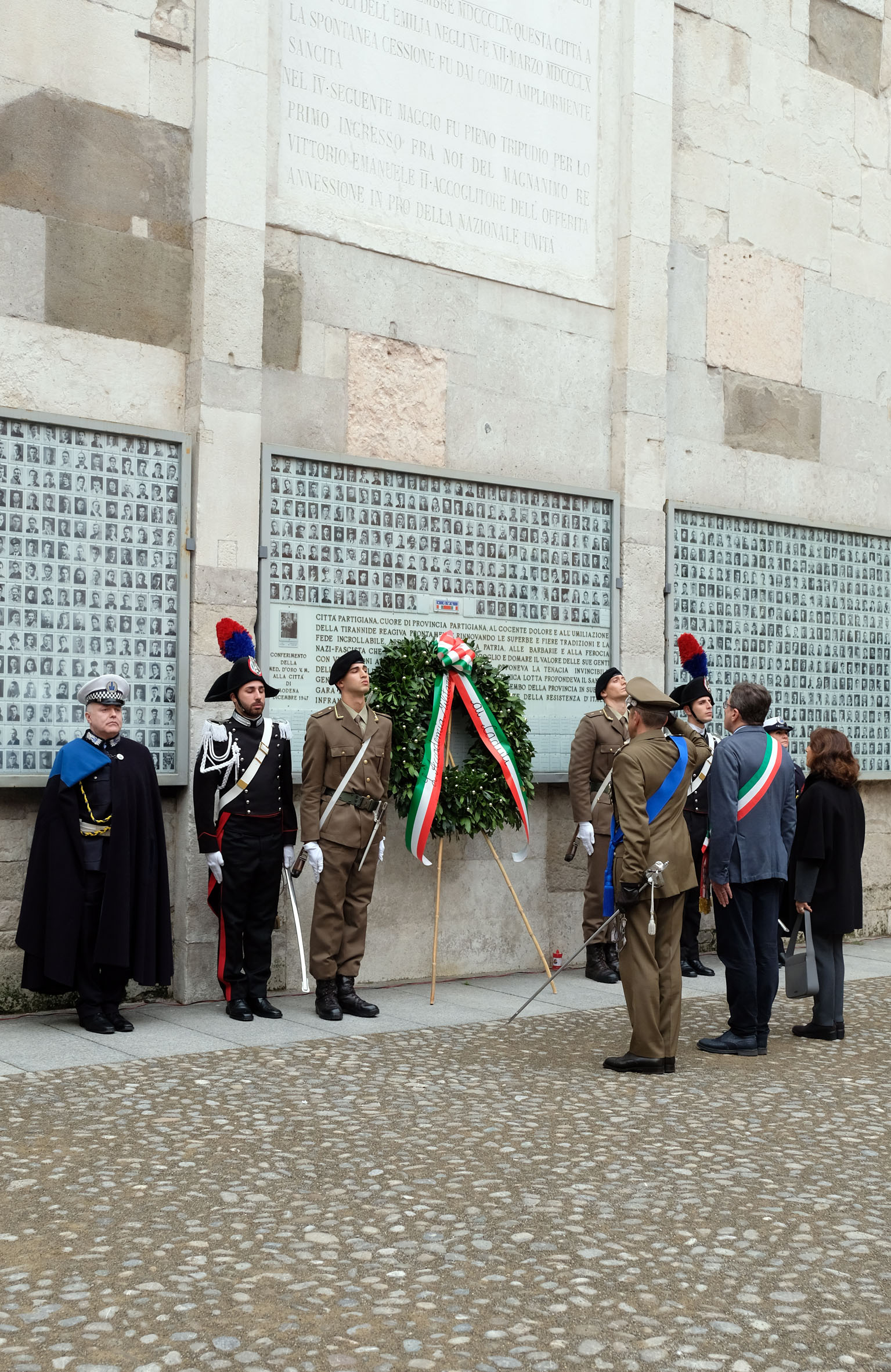 Cerimonia al Sacrario della Ghirlandina