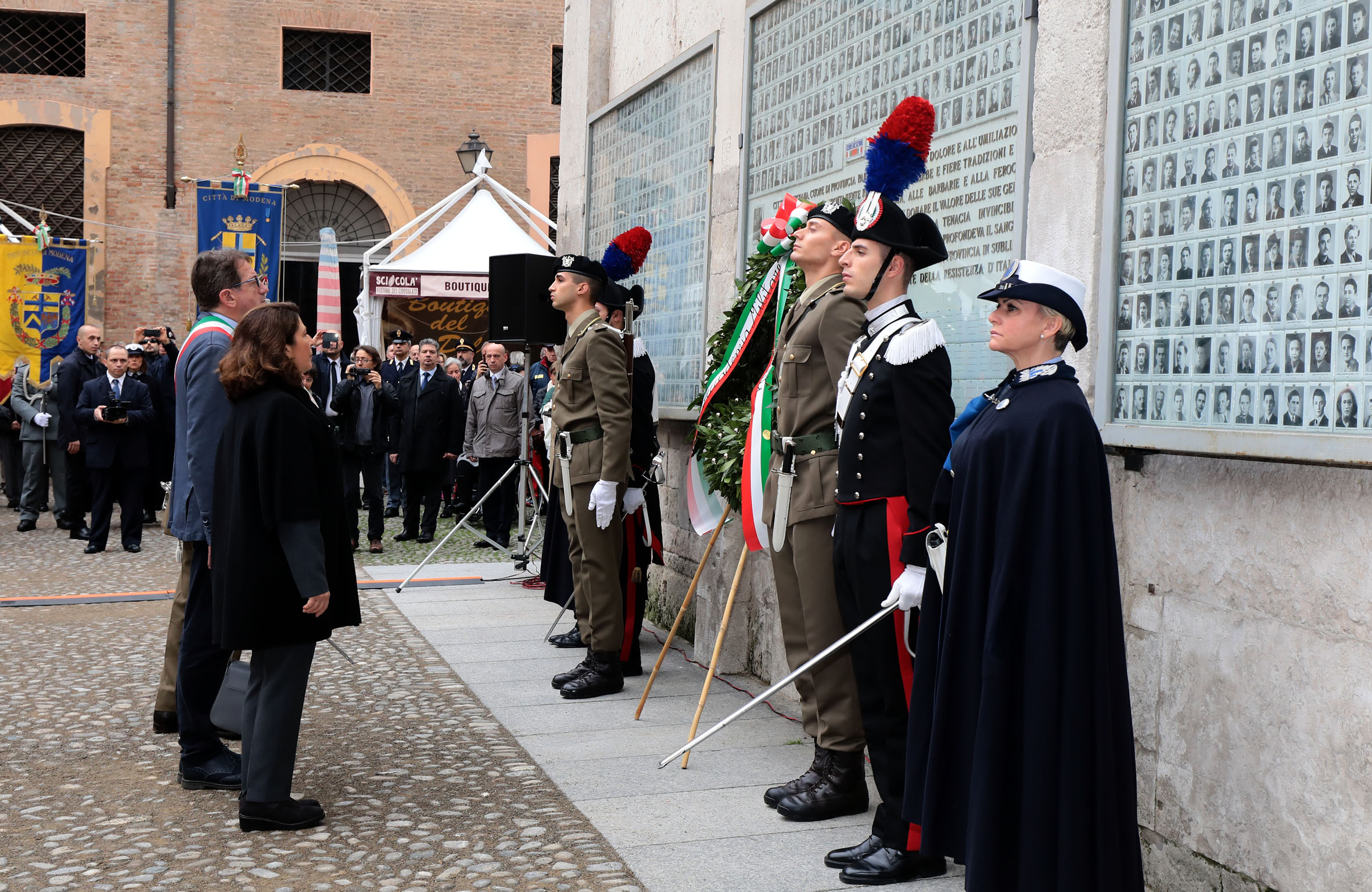 Cerimonia al Sacrario della Ghirlandina