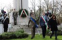 Le autorità al Monumento dei caduti