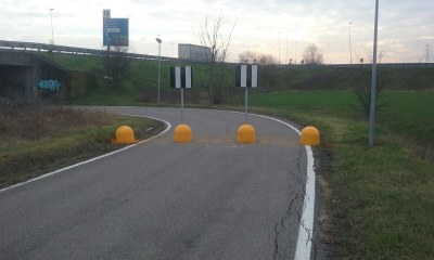 La chiusura alle auto di stradello Piradello all'altezza del sottopasso della tangenziale