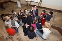 I bimbi della scuola d'infanzia Edison con il sindaco