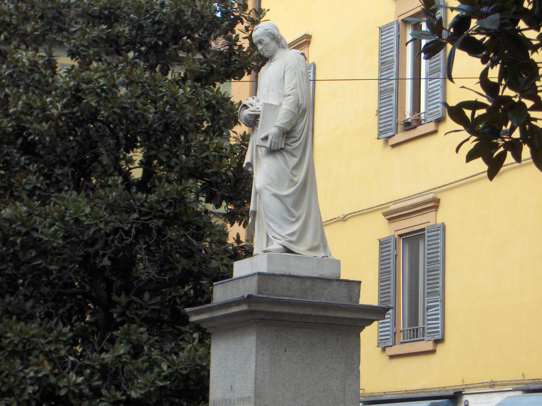 StatuaMuratori.jpg