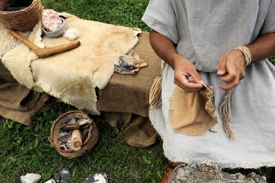 22 aprile lavorazione pelle terramara 3.jpg