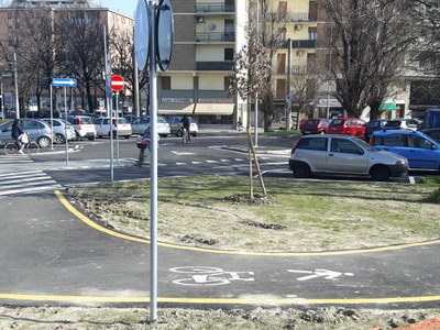 Il parcheggio alla rotatoria di viale Gramsci