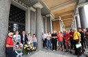 Un momento della cerimonia al cimitero di San Cataldo