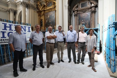 Il sindaco Gian Carlo Muzzarelli insieme a Leonardo Marinelli della Soprintendenza e a tecnici del Comune e dell'azienda che effettuerà i lavori
