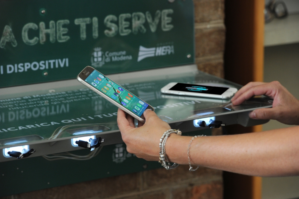 Charge box: il punto di ricarica all'Informagiovani