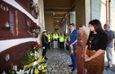 Il sindaco Gian Carlo Muzzarelli alla commemorazione per l'ex sindaco Mario Del Monte insieme ai familiari e al presidente della Fondazione Del Monte Roberto Guerzoni
