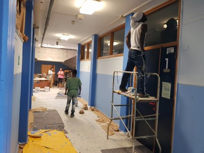 Volontari al lavoro nelle scuole