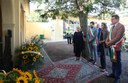 omaggio del sindaco Muzzarelli alla tomba di Pavarotti 2 2018.jpg
