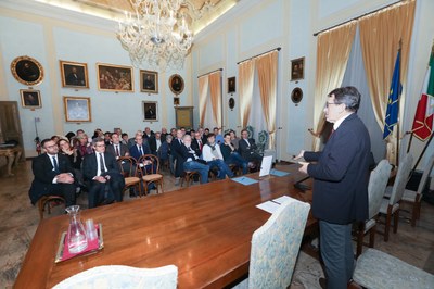 Il sindaco con i rappresentanti delle istituzioni che hanno sottoscritto il Patto