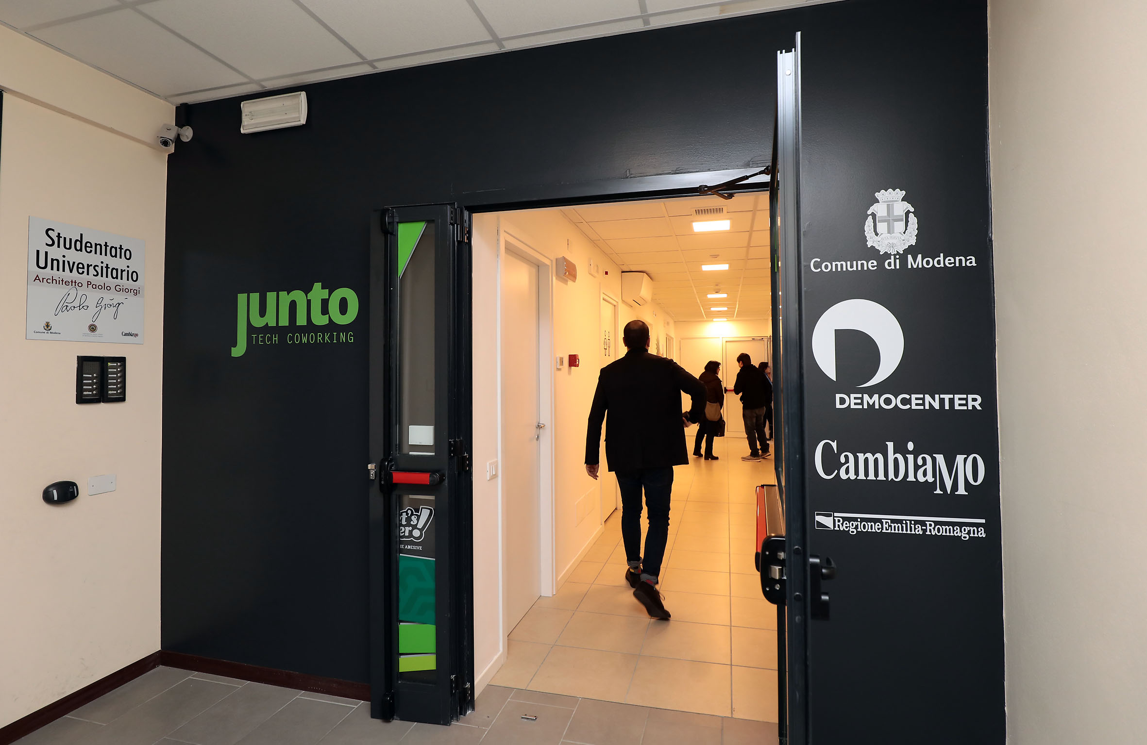 L'ingresso della sede di Junto, con  i nuovi locali