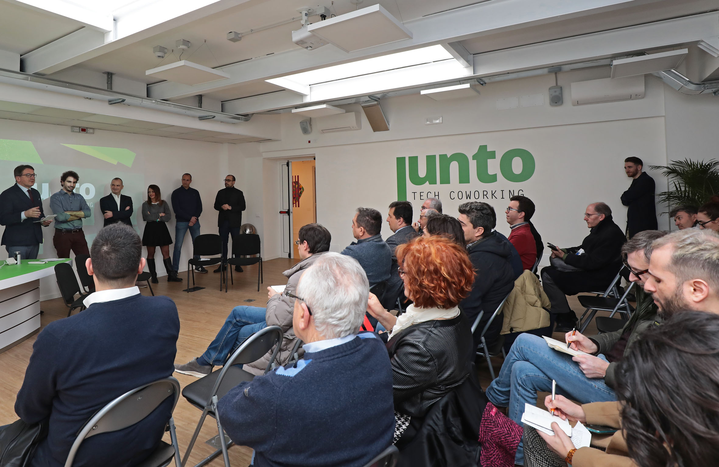 Un momento della presentazione a Junto