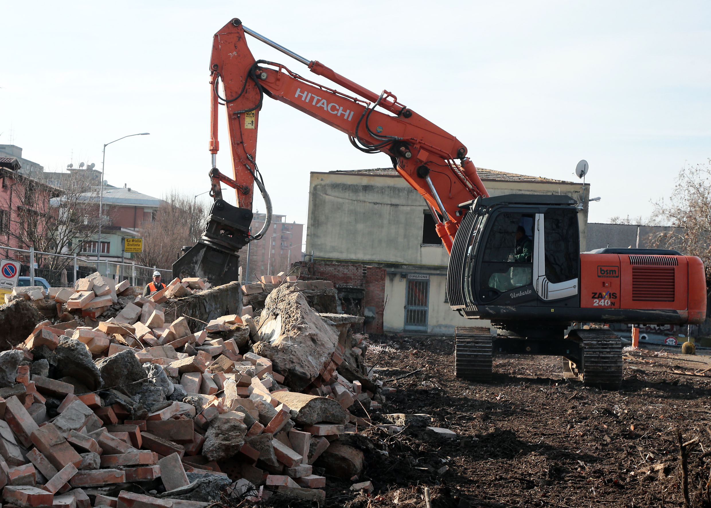 Ex Mercato Bestiame, demolizione muro di cinta