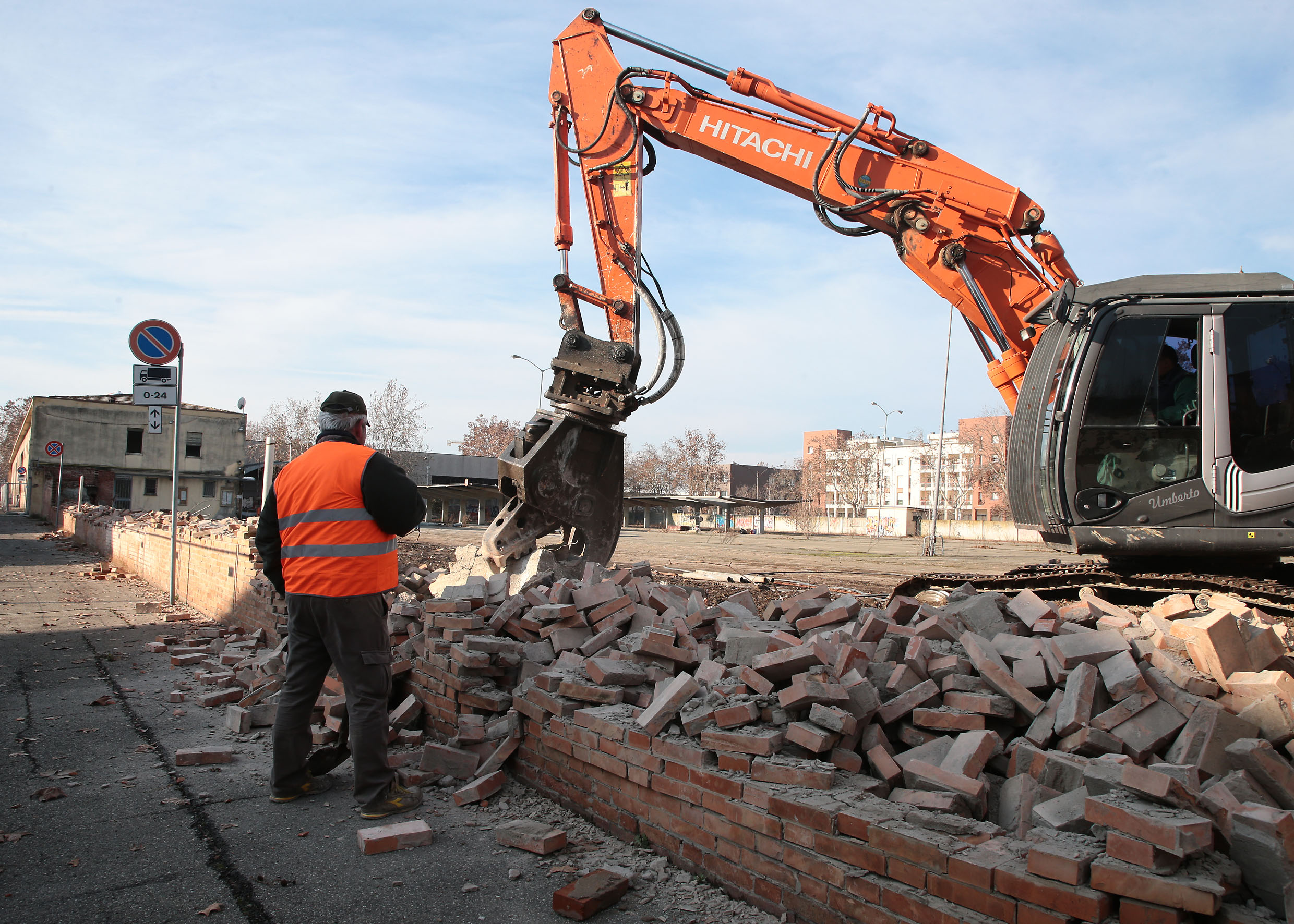 Ex Mercato Bestiame, demolizione muro