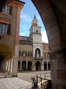 Palazzo Comunale dall'arco della Ghirlandina