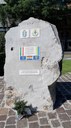 Il monumento in ricordo dei martiri delle foibe dopo la pulizia