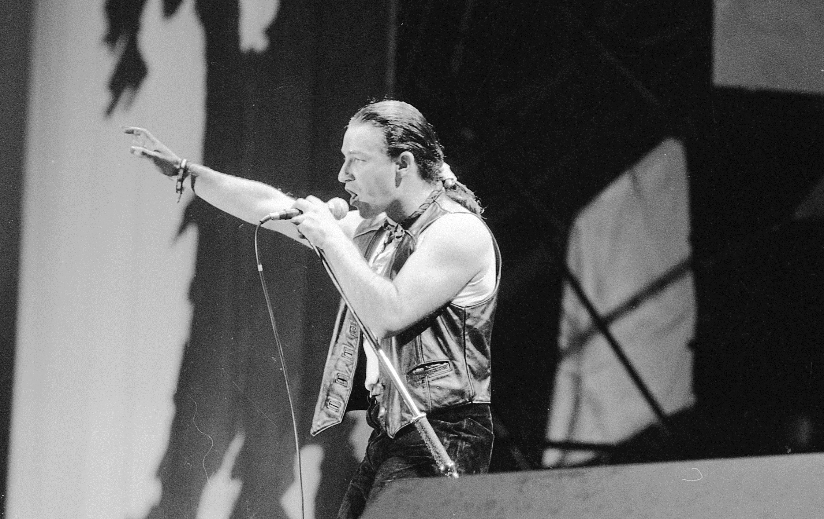 Bono degli U2 dalla mostra Live in Modena.jpg