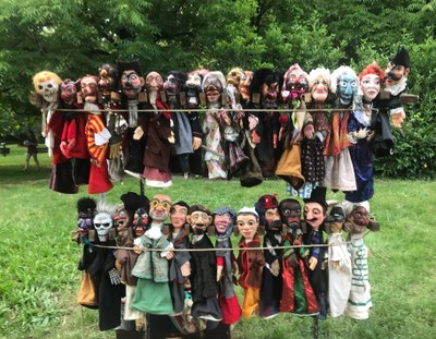 burattini della commedia stesi ai Giardini.jpg