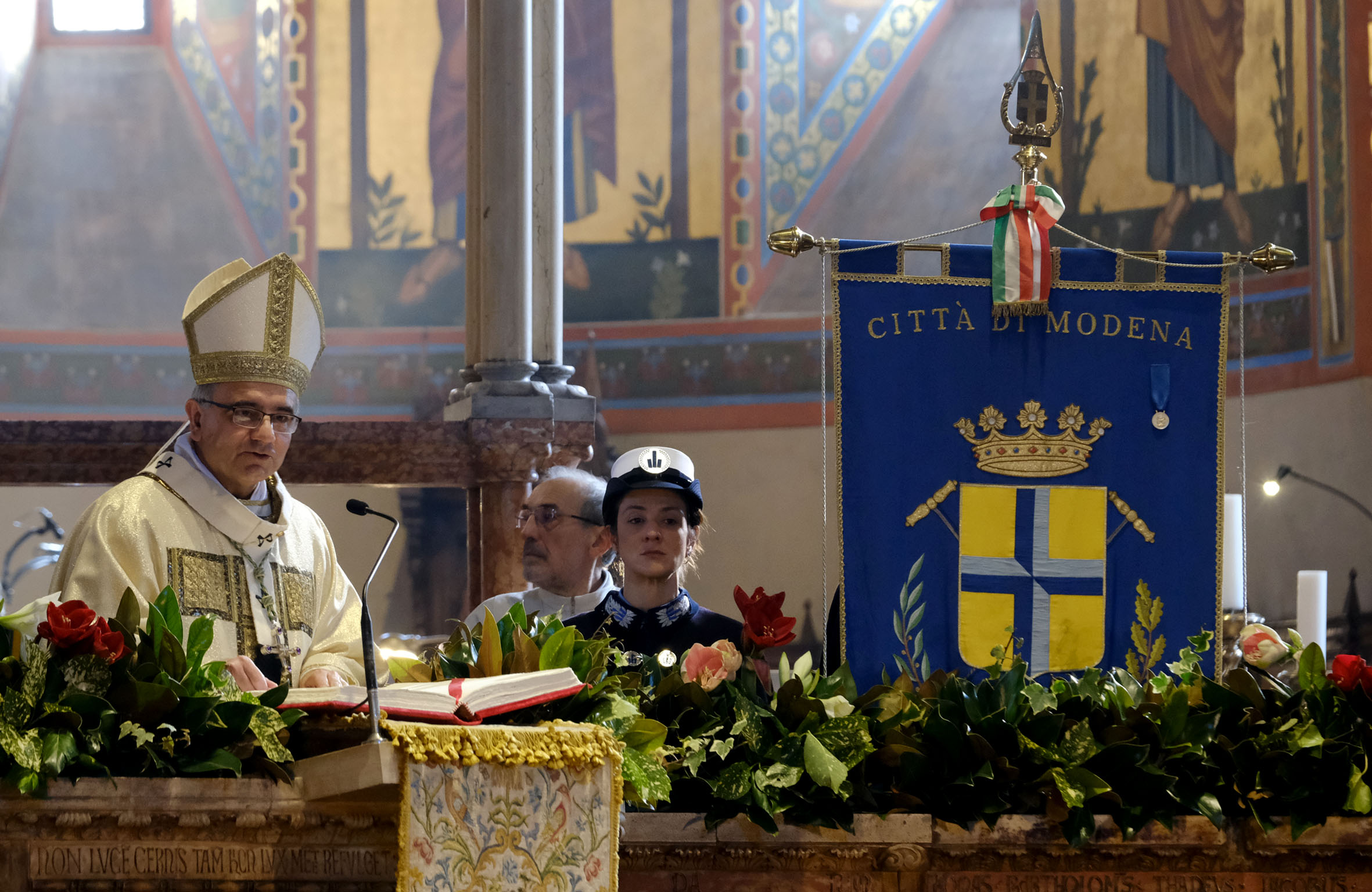 Un momento dell'omelia di don Erio Castellucci
