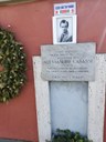 La lapide ripristinata dedicata ad Alessandro Cabassi