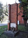 monumento-eccidio-fonderie-9 gennaio-1950-modena.jpg