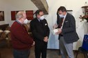 Il sindaco di Modena Gian Carlo Muzzarelli assieme al prefetto Pierluigi Faloni. Sulla sinistra il gran maestro della Consorteria dell’Aceto balsamico tradizionale di Modena Maurizio Fini Saluto_prefetto_Acetaia (2).jpg