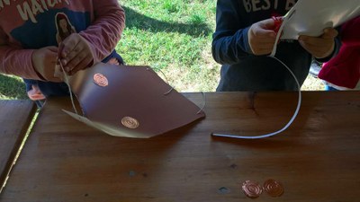 Parco della Terramara, laboratorio di sbalzo su lamina di rame
