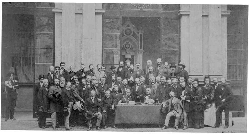 Terramara, foto di gruppo degli scienziati che parteciparono al Congresso