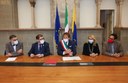 Da sinistra, il professor Giovanni Guaraldi, Bertrand Audoin dell'associazione Iapac, il sindaco Gian Carlo Muzzarelli, la professoressa Cristina Mussini e Alberto Bignardi in rappresentanza di Arcigay