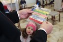 Il regalo fatto dai bimbi per il sindaco