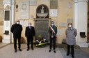 Un momento dell'omaggio a Lodovico Castelvetro: nella foto, da sinistra Giuseppe Berri (chiesa evangelica), Giorgio Montecchi (Istituto per la storia del Risorgimento italiano), l'assessore comunale alla Cultura Andrea Bortolamasi e Salvatore Puliatti (Accademia nazionale di Scienze, Lettere e Arti di Modena) Castelvetro (3).jpg