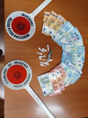 Droga e contanti sequestrati