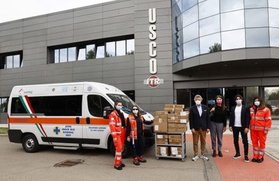 La donazione dei computer al Comune da parte dell'azienda Usco