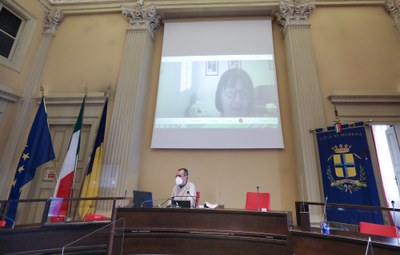 Un momento dell'intervento in Consiglio comunale della docente di Unimore Maria Paola Guerra