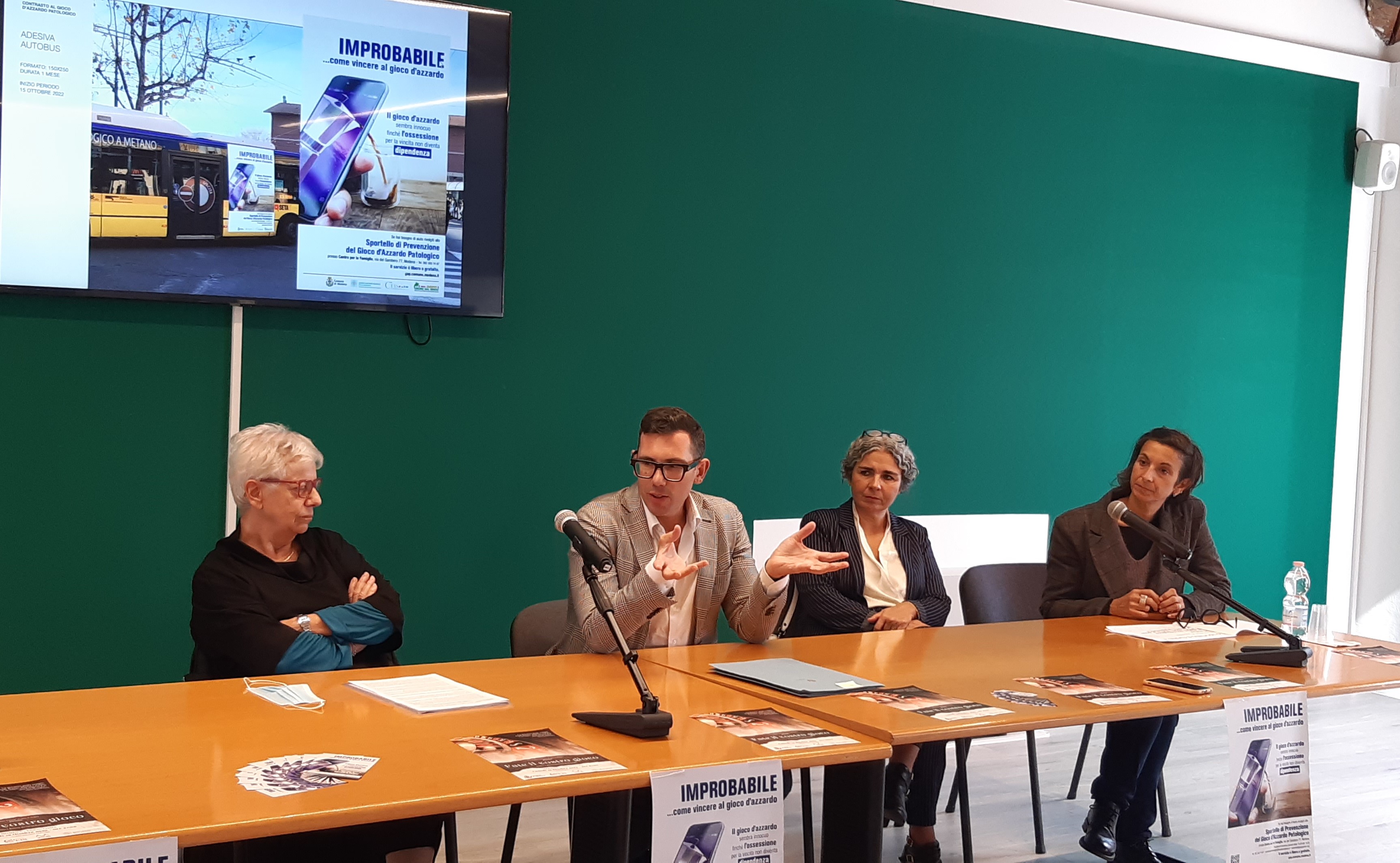 Da sx: l'assessora Roberta Pinelli, l'assessore Andrea Bosi, la dottoressa Chiara Gabrielli (SerDP Ausl) e la dottoressa  Annamaria Barbieri