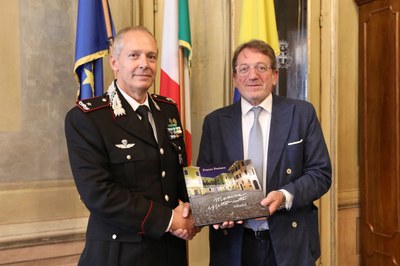Il sindaco Gian Carlo Muzzarelli e il generale di brigata Massimo Zuccher, nuovo comandante della Legione Carabinieri Emilia-Romagna