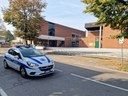 Una pattuglia della Polizia locale di Modena al Villaggio Zeta, nei pressi del luogo del furto dell'auto poi recuperata