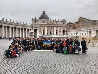 Foto di gruppo della rappresentanza dell'Ic10 all'incontro col Papa