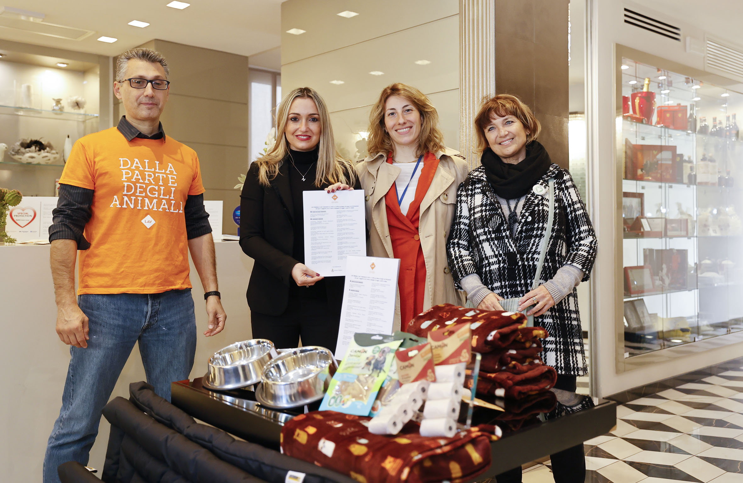 La presentazione del kit consegnato dalla Lav agli alberghi modenesi