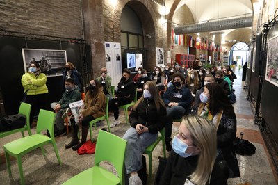 La delegazione di studenti europei in Galleria Europa