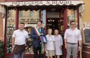 Il sindaco Muzzarelli, con l'assessore Bosi, insieme a Iolanda Corradi, al figlio Dino Ronchi e alla direttrice di Modenamoremio Maria Carafoli