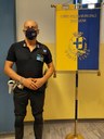  Un operatore della Polizia locale di Modena con la bodycam sulla divisa 