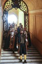 Il corteo storico con le autorità scende lo Scalone del Municipio