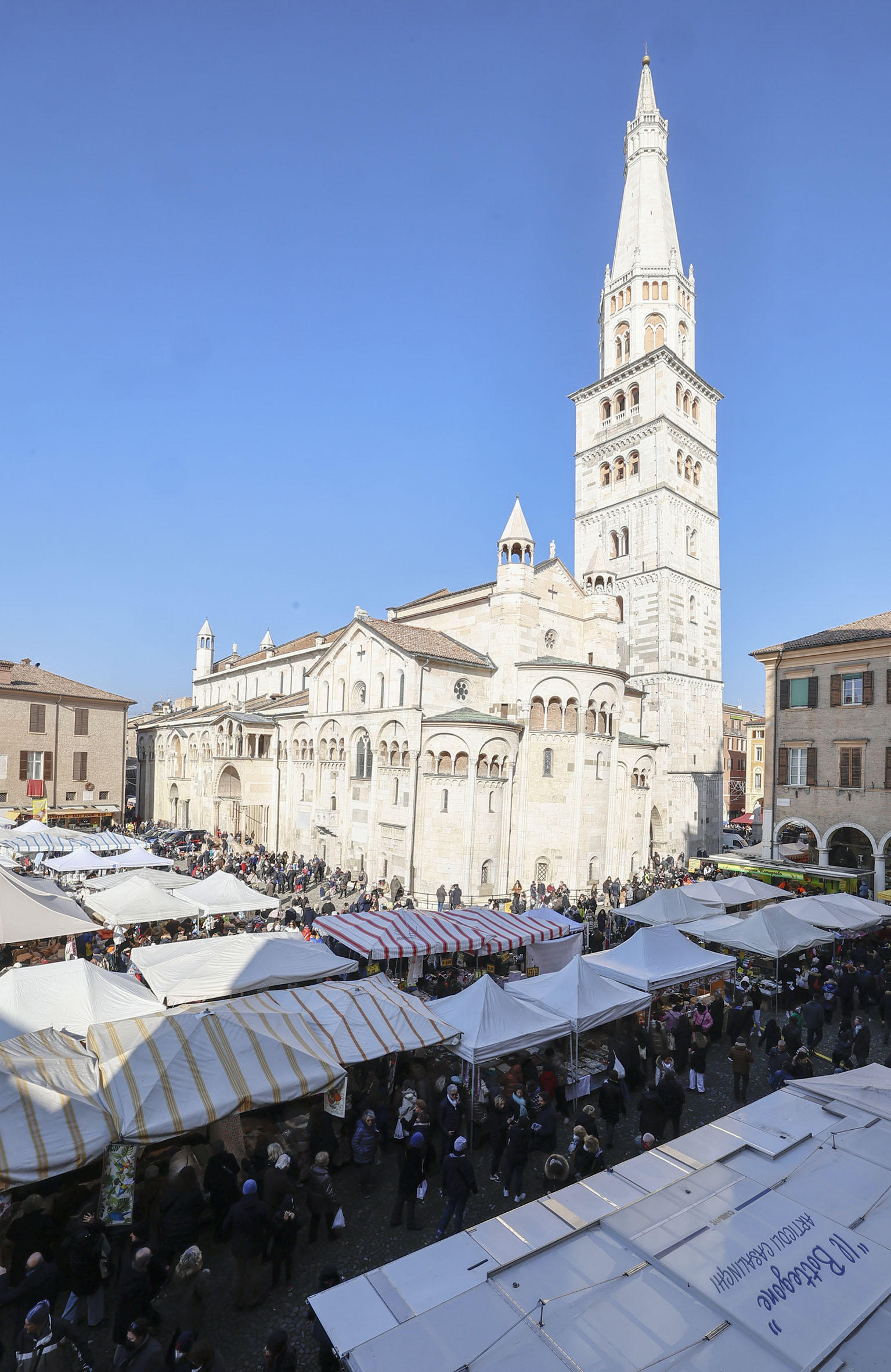 Piazza Grande con la fiera