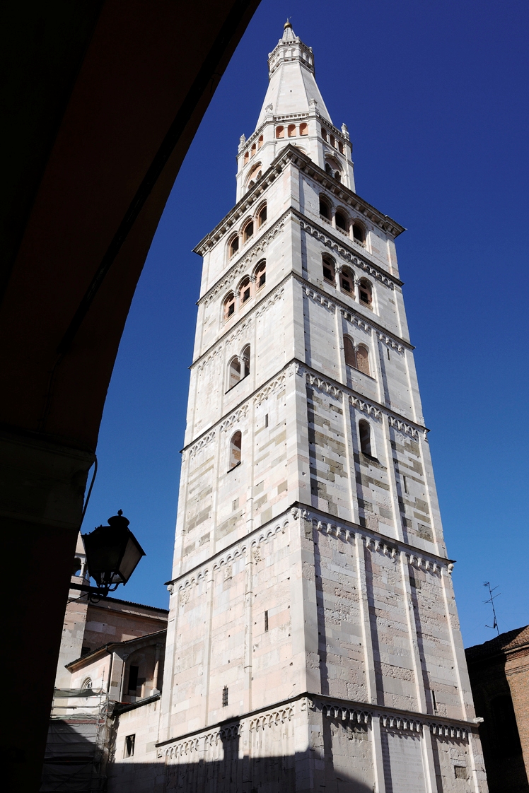 La Ghirlandina di Modena