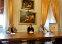 Da sinistra: Paolo Storchi (Sgp eventi), Ludovica Carla Ferrari (assessora a Turismo e promozione della città) e Luca Bonacini (esperto gourmet e giudice del Comitato del festival)