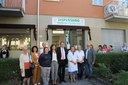 Villanova, foto di gruppo davanti a nuovo dispensario farmaceutico e Punto di infermieristica