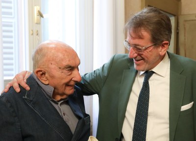 Il sindaco Muzzarelli accoglie Beppe Zagaglia
